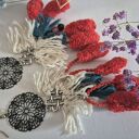 Kolczyki boho z pomponami lekkie Box X1