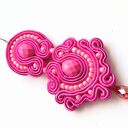 Kolczyki sutaszowe ręcznie haftowane Cold Pink