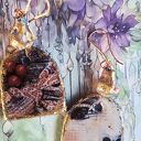 Czerwone kolczyki handmade z motywem kobiecej twarzy