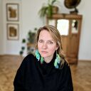 Leciutkie kolczyki z piórami w zieleni - styl boho