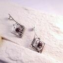 Srebrne kolczyki Caro z naturalnym granatem na sztyftach (wire wrapping)