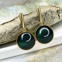 Pozłacane kolczyki w odcieniu butelkowej zieleni e20/68