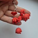 Kolczyki czerwone eleganckie kwiaty na łańcuszku niesamowicie zwracają uwagę polecam serdecznie