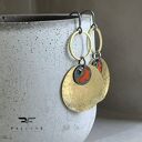 Kolczyki Red Flower in Gold - ręcznie emaliowane czerwone kwiaty z oksydowanym srebrem