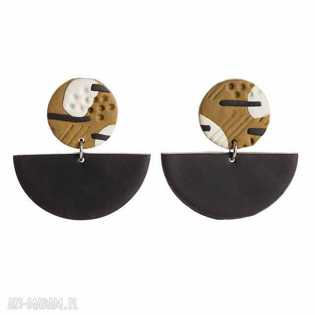 Kolczyki z wiszącym półokręgiem - abstrakcja karmelowo czarno biała
