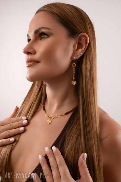 Kolczyki z granatem Liść klonu, Srebro 925 w złotym pokryciu