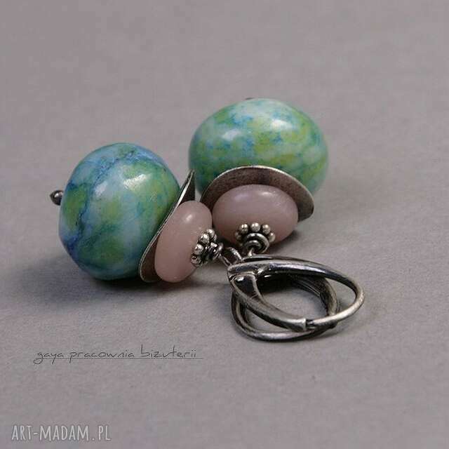 Opal w jadeitach