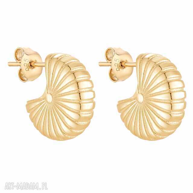 Złote kolczyki muszle
