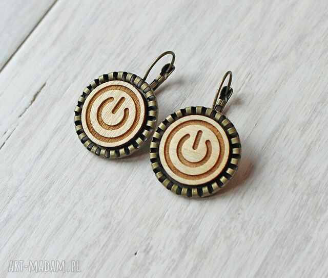 Drewniane kolczyki POWER BUTTON