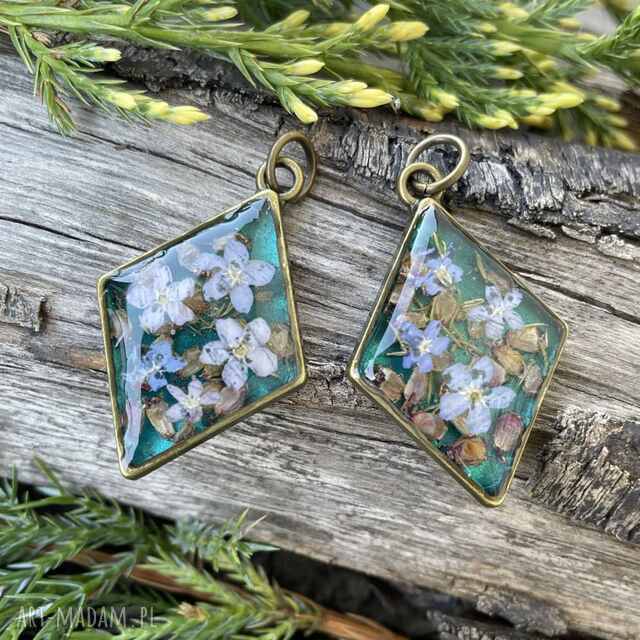 Wisiorek z niezapominajkami w stylu retro z 1796