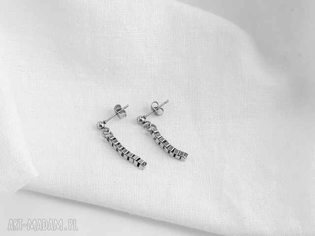 Minimalistyczne kolczyki łańcuszki, stal chirurgiczna