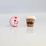 Ręcznie ulepione kolczyki w kształcie nierozłącznej pary - Pan Kawa i Pani Pączuś Donut. Donuty