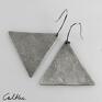 srebrne klipsy kolczyki trójkąty duże o ciekawej fakturze. dzięki prostej