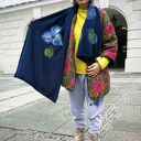 Granatowy szal z wełny merynosów - folk boho z aplikacją