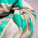 Elegancki komfortowy szal komin na wiosnę