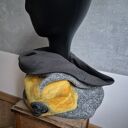 Szary komin tuba z filcowanej wełny - handmade z kwiatem