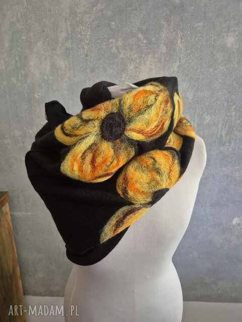 Super prezent na dzień mamy czarny filcowany wełniany miły i ciepły komin handmade, zdjęcie trochę p