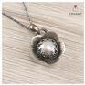 Piękny wisior wykonany własnoręcznie ze srebra próby 925 oraz ślicznej, hodowanej perły o lekko fioletowym overtonie ( średnicy około 8 mm) wisiorek