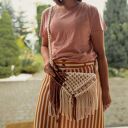 Letnia torebka kopertówka makrama z frędzlami na ramię