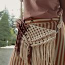 Letnia torebka kopertówka makrama z frędzlami na ramię