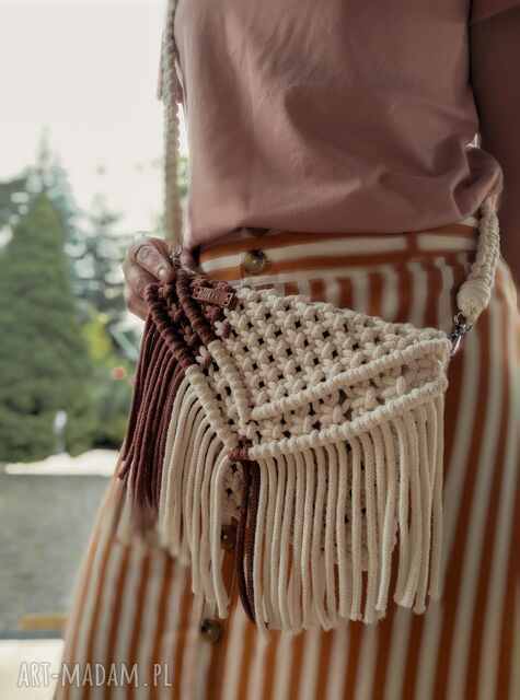 Letnia torebka kopertówka makrama z frędzlami na ramię