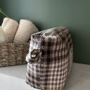 Ręcznie szyta kosmetyczka w klasyczną kratę - elegancki styl vintage