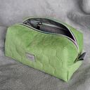 zielono-szara pikowana kosmetyczka M