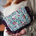 Kosmetyczka kwiatowa z falbanką