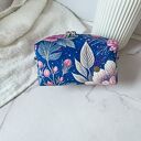 Kosmetyczka codzienna kolorowa w kwiaty