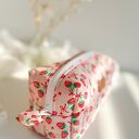 Truskawkowa kosmetyczka handmade dla niej - organizer do torebki i na podróż