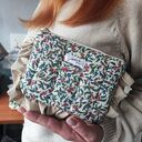 Kosmetyczka kwiatowa z falbanką