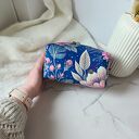 Kosmetyczka codzienna kolorowa w kwiaty