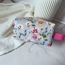 Kosmetyczka codzienna kolorowa w kwiaty