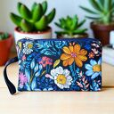 Kosmetyczka płaska do torebki z rączką KWIATY