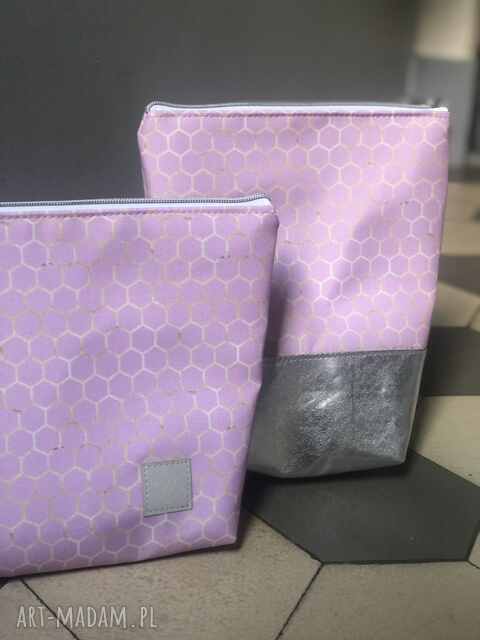 Zestaw kosmetyczek różowe heksagramy i srebro