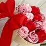 czerwone flowers with soap 13 roses box