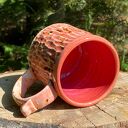 Różowy kubek ceramiczny 200 ml Landrynka z podpórką pod kciuk
