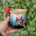 Turkusowy kubek ceramiczny z muchomorkiem - rękodzieło 450 ml