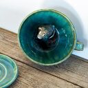 Turkusowa filiżanka ceramiczna z figurką królika - Leśne jeziorko, 380 ml