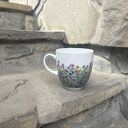 Porcelanowy kubek ręcznie malowany Kot w ogrodzie (300 ml)