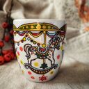 Ręcznie malowany świąteczny kubek Karuzela retro