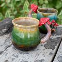 Turkusowy kubek ceramiczny z muchomorkiem - rękodzieło 450 ml