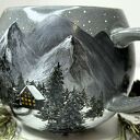 Duży zimowy kubek z górami. Ręcznie malowany okrągły baryłka idealny na Boże