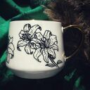 Ręcznie malowany porcelanowy kubek LILIA z motywem lilii