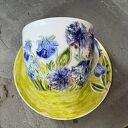 Porcelanowa filiżanka ręcznie malowana - niebieskie kwiaty (250 ml) ze spodkiem