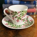 Filiżanka porcelanowa ręcznie malowana 'Różowy bukiet' z podstawką - 250 ml