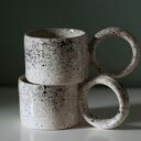 Zestaw dwóch kubków ceramicznych z dużym uchem - nakrapiane kleksy