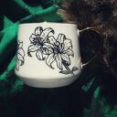 Ręcznie malowany porcelanowy kubek LILIA z motywem lilii