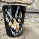 Czarny, porcelanowy kubek ręcznie malowany Kozica