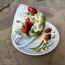Porcelanowa filiżanka ręcznie malowana w polne kwiaty